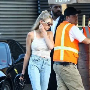 Charlotte McKinney paagi top