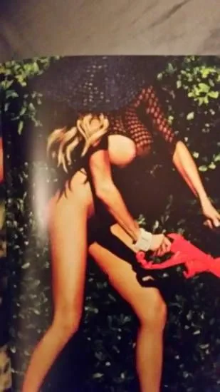 Charlotte McKinney alasti tissid