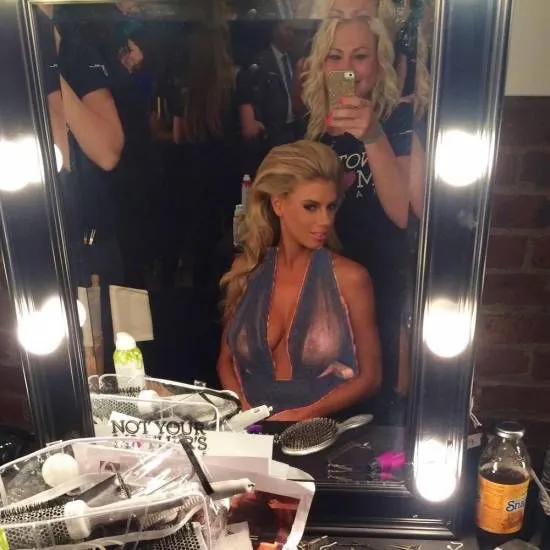 Charlotte McKinney näeb läbi
