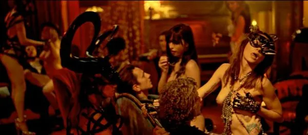 Kortnijs Palm un Torija melnā orģija amerikāņu sātana filmā