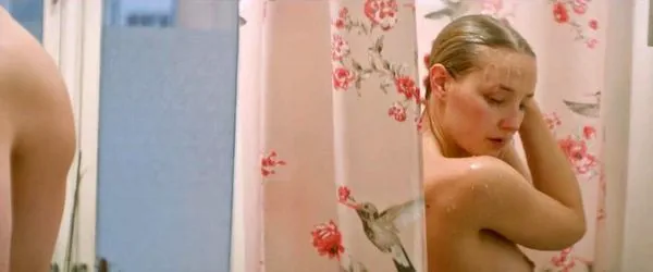 Ine Marie Wilmann viršutinė scena iš „namų ilgesio“