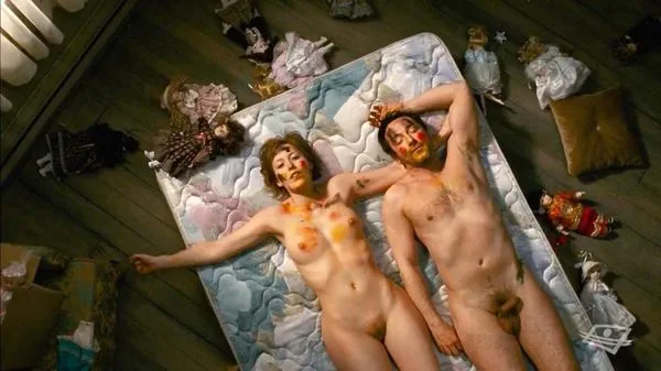 Isabelle Blais karšta nuoga scena iš „Borderline“