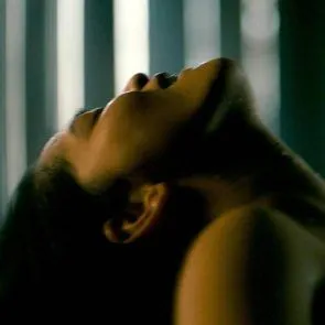 Dianne Doan Naakt Vingeren Scène uit ‘Vikings’ Serie