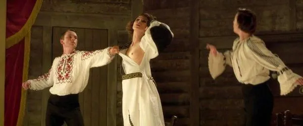 Keira Knightley üstsüz