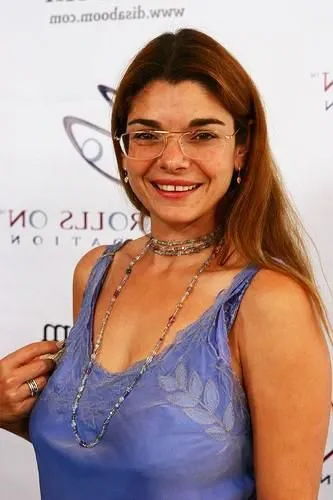 Laura San Giacomo decolleté