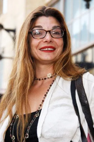Laura San Giacomo hete paparazzi pic