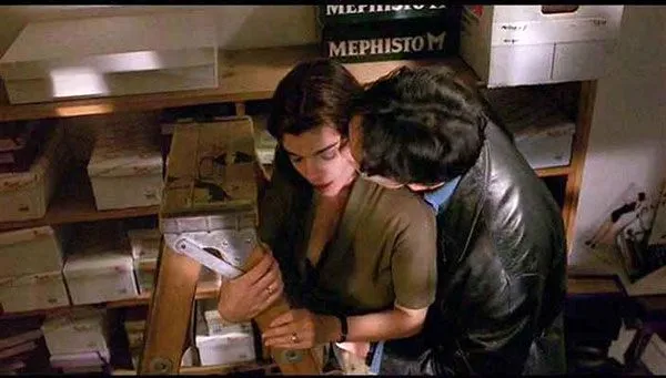 Laura San Giacomo kus