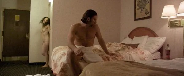 Inna Braginsky nuogas sekso scena iš „Brawler“