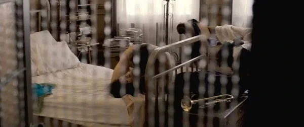 조디 휘태커 엉덩이