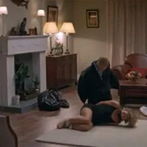 Miranda Wilson Nude Forced Sex Scene elokuvassa ”Robert Carmichaelin suuri ekstaasi”