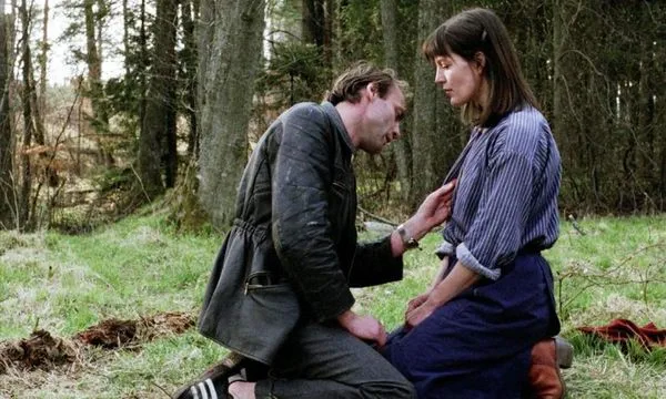 強制セックスシーンの編集でアンゲラヴィンクラーヌード