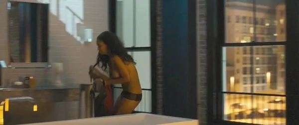 Scena goală a lui Joy Bryant