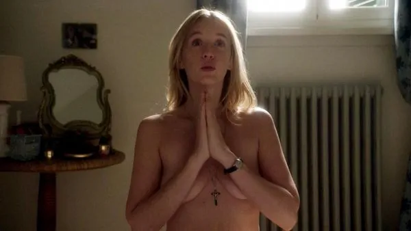 Buah dada Ludivine Sagnier