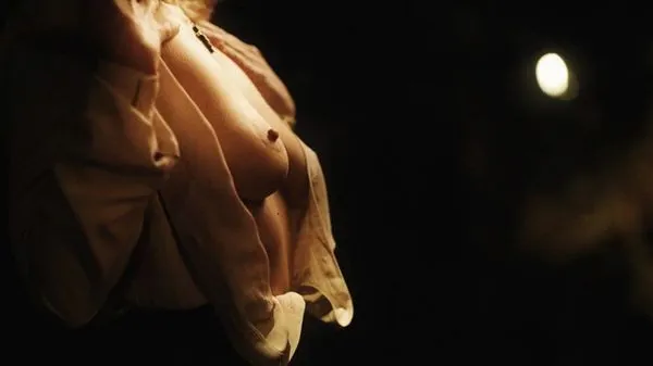 Buah dada Ludivine Sagnier