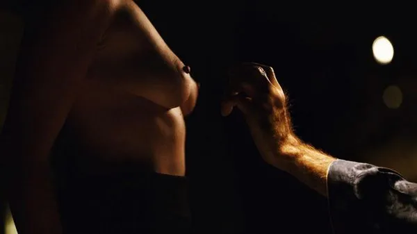 Payudara telanjang Ludivine Sagnier