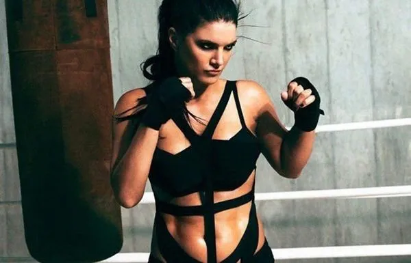 Peitos sexy de Gina Carano