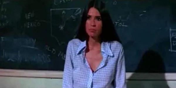 サチーン・リトルフェザーヌード強制セックスシーン