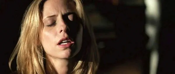 サラ・ミシェル・ゲラーが「ベロニカは死ぬことを決意」で自慰行為