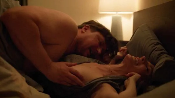 Lindsay Burdge 누드 섹스 장면 'Easy'