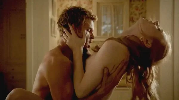 డెబోరా ఆన్ వోల్ టాప్ లెస్