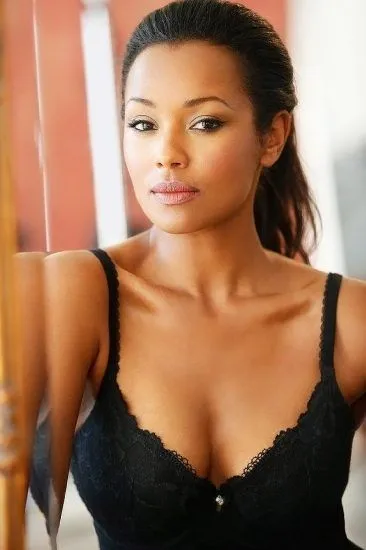 Melanie Liburd sexy escot