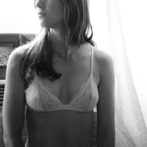 Melissa Benoist sise na procuriloj slici