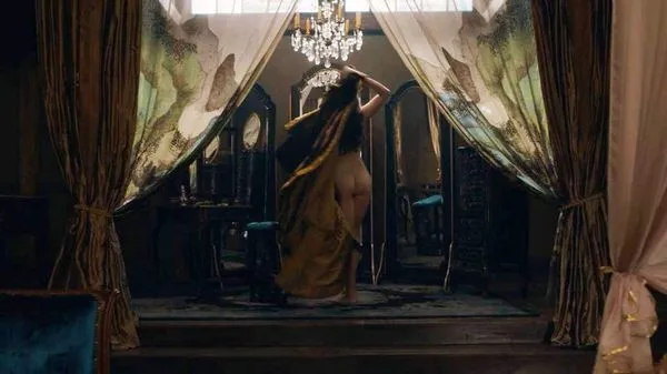 ฉากเปลือยของ Dianne Doan