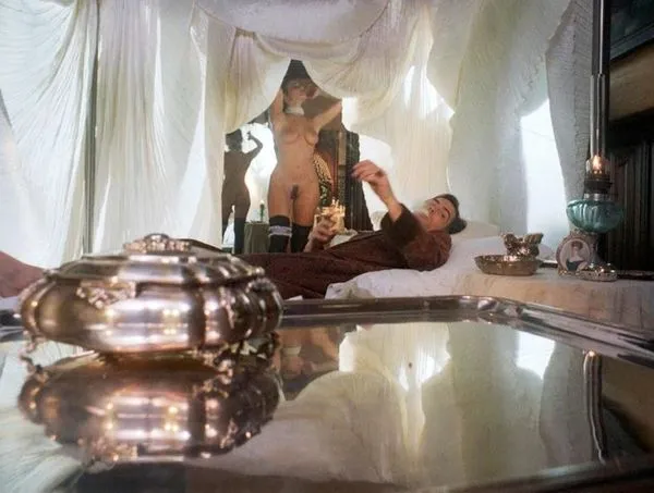 Sophie Favier puki dan tetek dalam adegan seks bogel