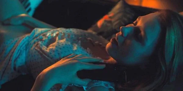 ‘ஜெட்’ படத்திலிருந்து லூசி வால்டர்ஸ் நிர்வாண காட்சி