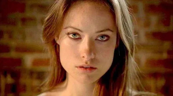 ஒலிவியா வைல்ட் லெஸ்போ கிஸ் ஒரு பொன்னிறத்துடன் ‘ஹவுஸ் எம்.டி.’