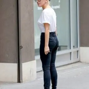 Леді Гага дупу в джинсах