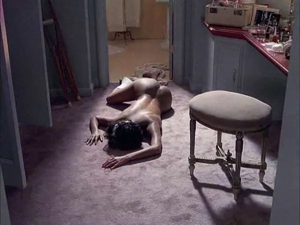 Halle Berry gola rit