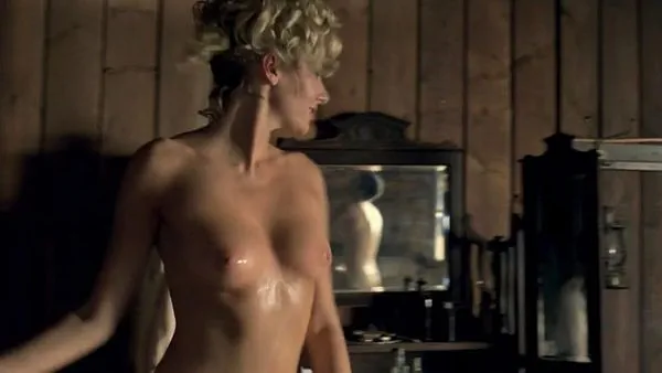 جیکی مور عریاں چھاتی