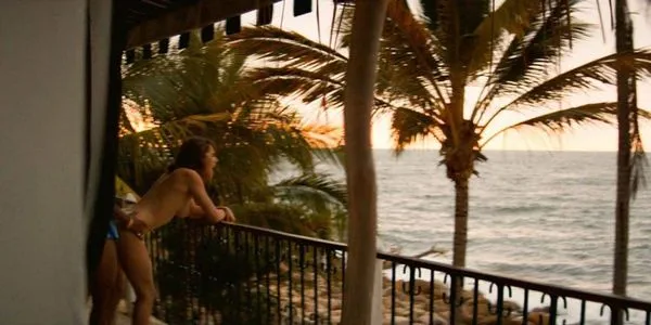 テッサ・イアのヌードセックスシーン