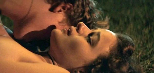 Escena sexual de Joey King de 'Summer' 03 '