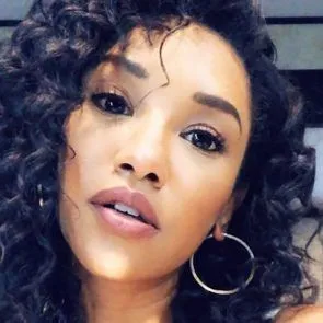 Candice Patton desnuda