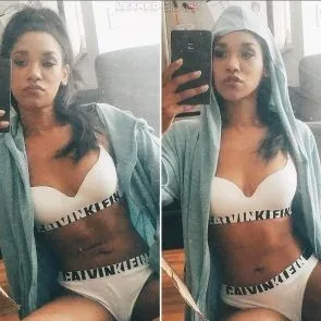 Candice Patton en lencería