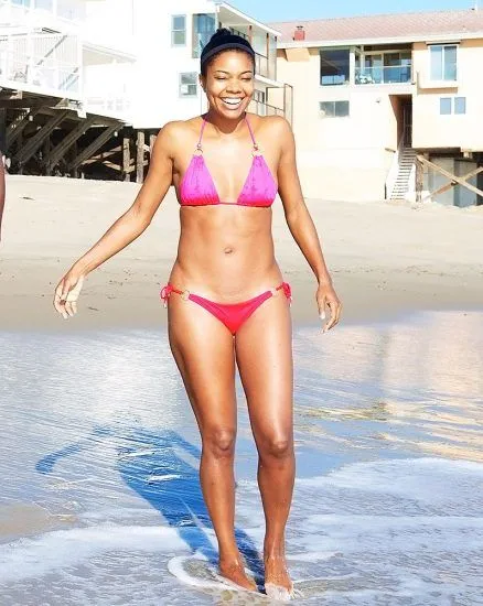 Gabrielle Union roze hete bikini