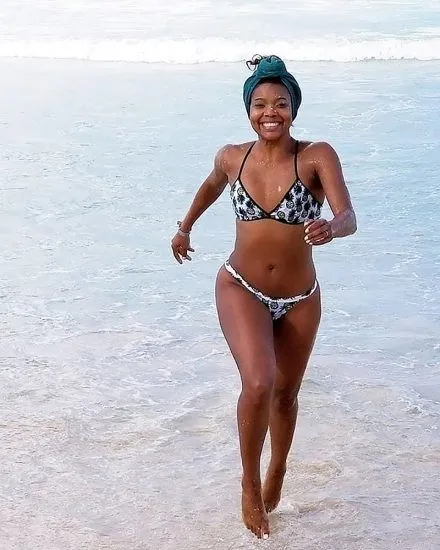 Gabrielle Union zwart-witte bikini