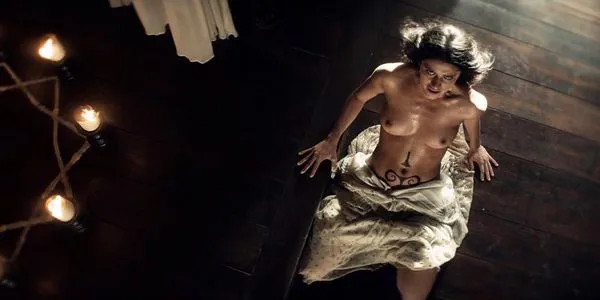 Anya Chalotra alasti rind