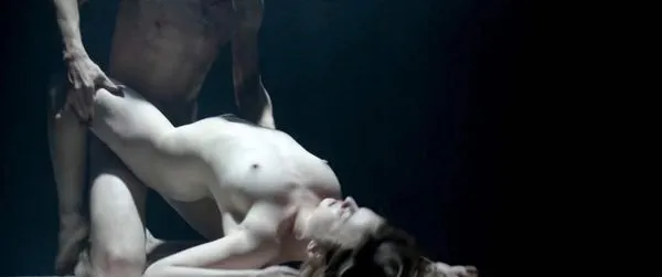 Sofia Del Tuffo Naakte seksscène uit ‘Luciferina’