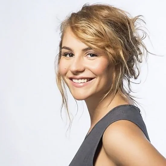 तिहना लाजोविक नग्न दरार