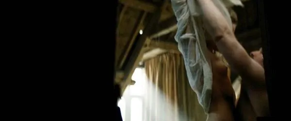 காரா டெலிவிங்னே செக்ஸ் காட்சியில் சூடாக இருக்கிறார்