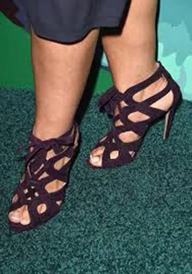 తెలుపు మడమలలో దాస్చ పోలాంకో అడుగులు