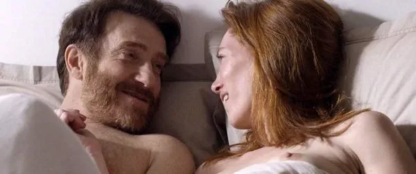 Erika Sainte naken sexscen från '2 timmar från Paris'