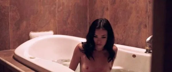 Adegan Telanjang Jemma Dallender dari 'The Executioners'