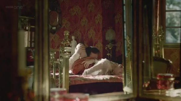 Клеменс Поэзи, сцена обнаженного секса