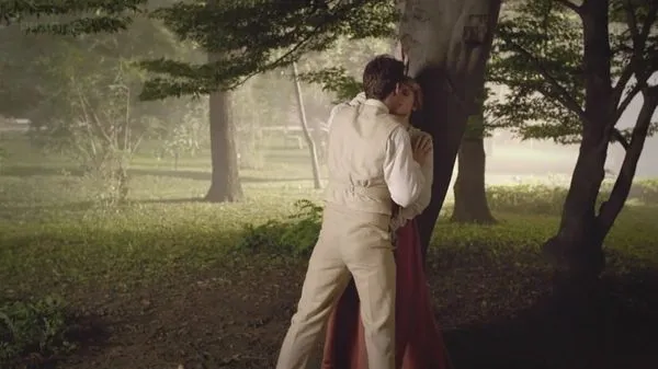 Клеменс Поэзи сцена горячего секса