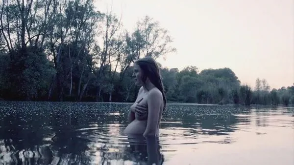 Amy Wren topless scene