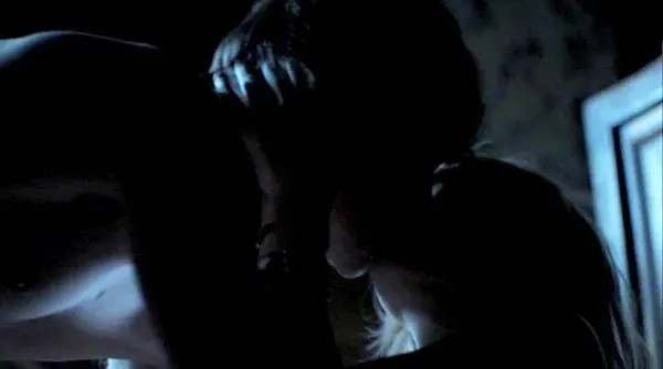 Britt Robertson scenă de sex nud